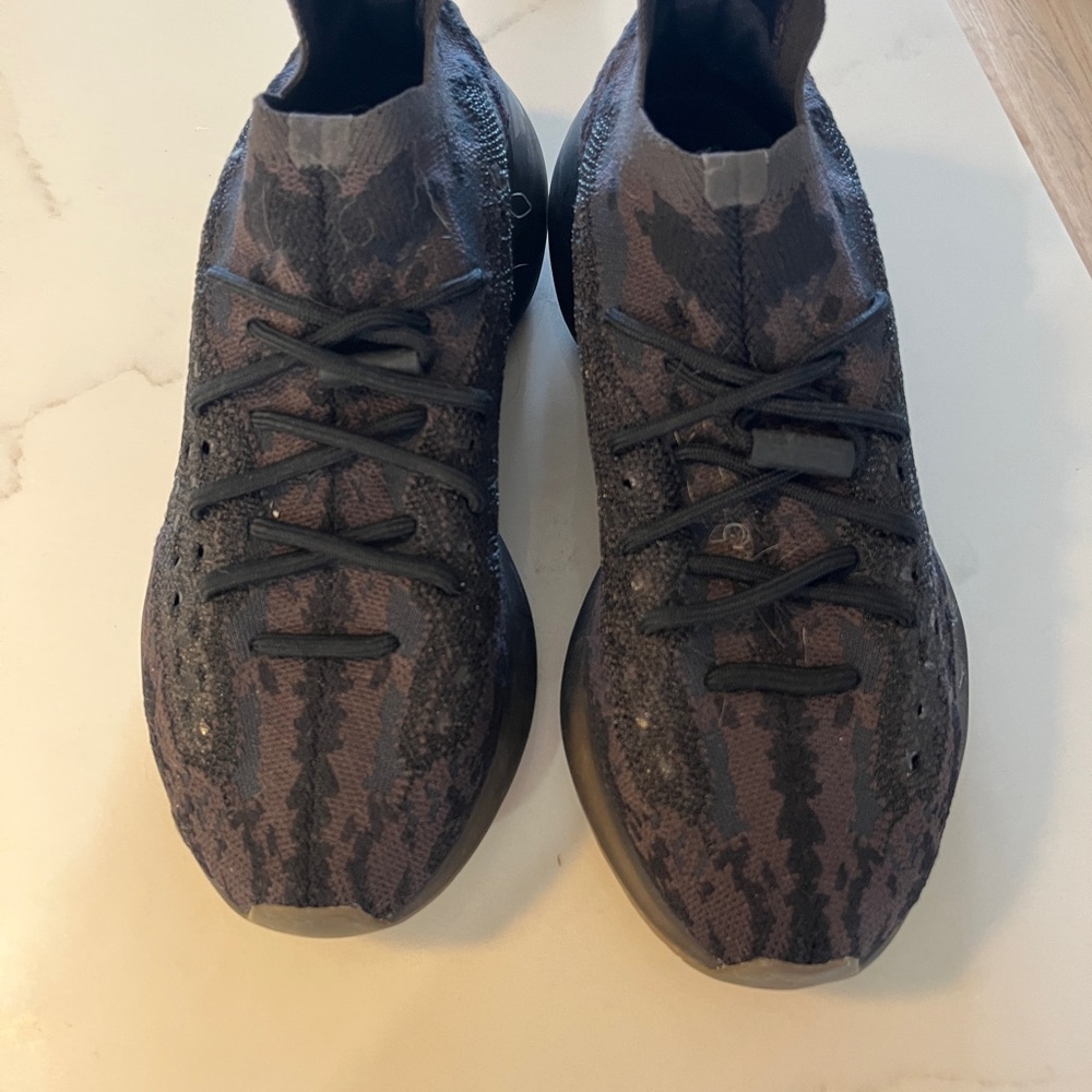 Yeezy sneakers men size 9.5